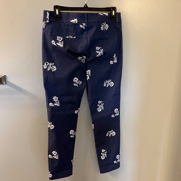Old Navy Women’s Pixie Mid Rise Ankle Pants Flower Design Blue & White Size 4 - Picture 7 of 7